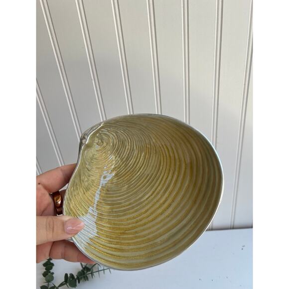 Mariposa Metal Clam Shell Dish | Handcrafted Enamel Painted Coastal Decor - Picture 4 of 8